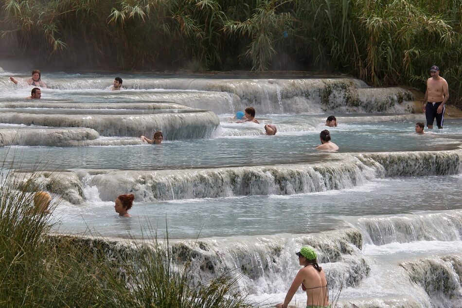 Un bagno a Saturnia alle cascate del Mulino